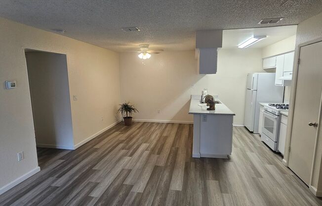 2 beds, 1 bath, 920 sqft, $1,800, Unit 39