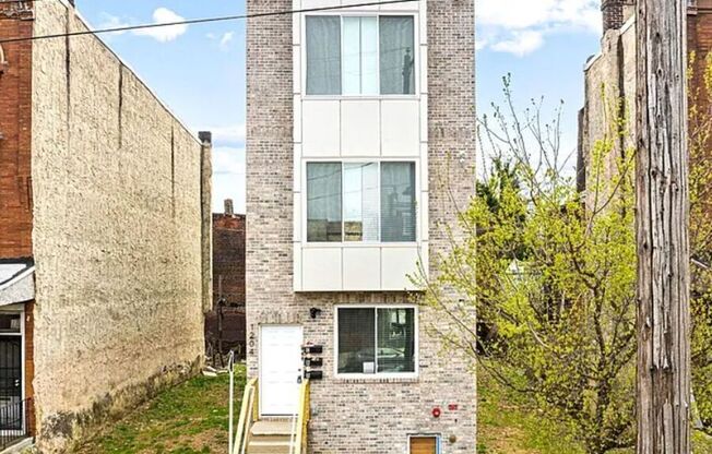 1204 W ERIE AVE