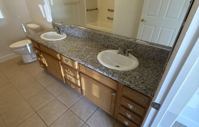 2 beds, 2 baths, $1,450, Unit # 2612