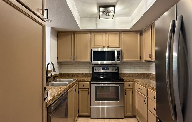 Spacious 2-Bedroom Ground Floor Condo with Private Yard in Kirkland