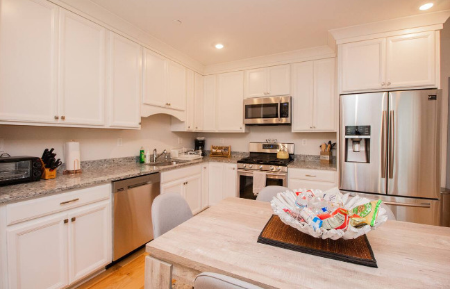 2 beds, 2 baths, 1,000 sqft, $6,995, Unit 3