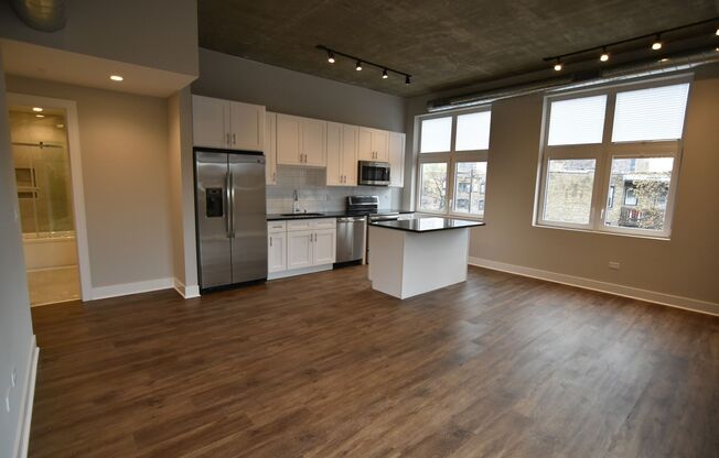 2 beds, 2 baths, 976 sqft, $4,100, Unit 3833-311