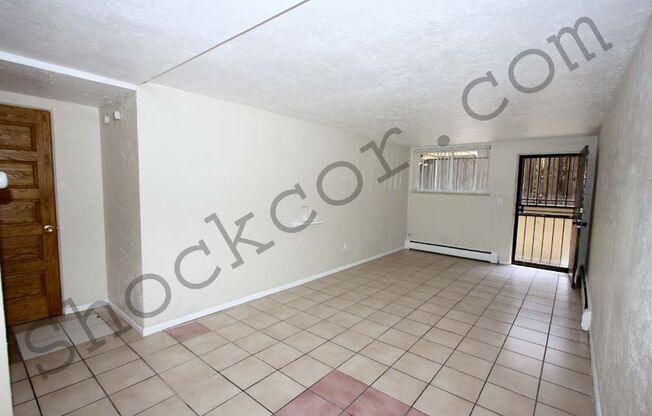 Studio, 1 bath, 395 sqft, $1,100, Unit 50-105