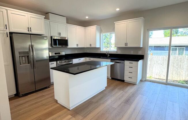 Newly Built 3 Bed, 2.5 Bath Cottage Homes with Washer & Dryer