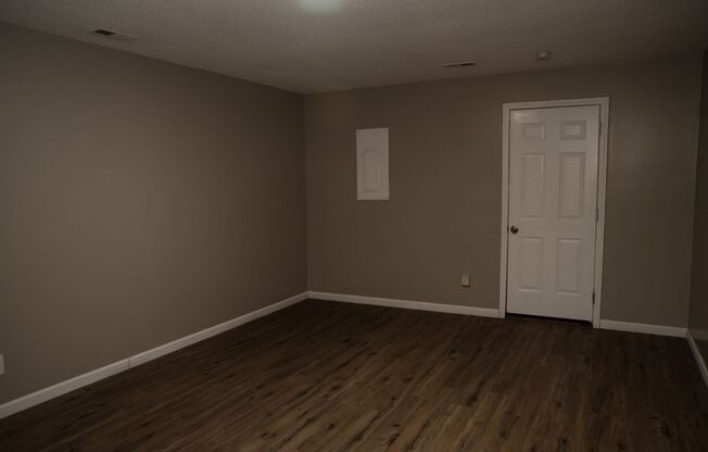 2 beds, 1 bath, $795, Unit Garage Apartment