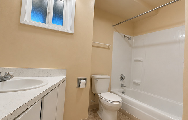 2 beds, 1 bath, 1,000 sqft, $1,675, Unit Unit 20