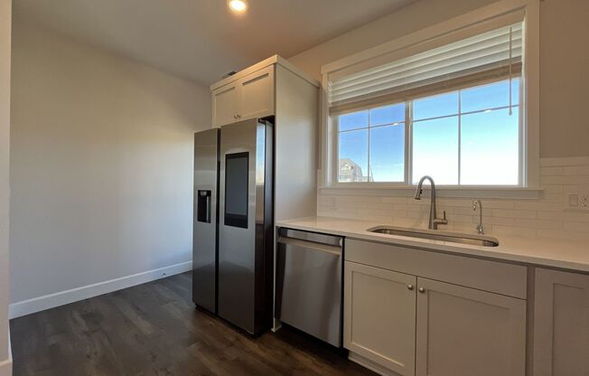 4 beds, 3.5 baths, $2,995