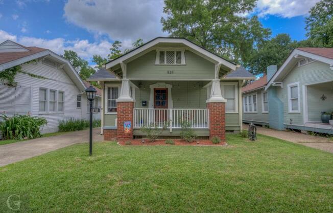 818 ELMWOOD ST