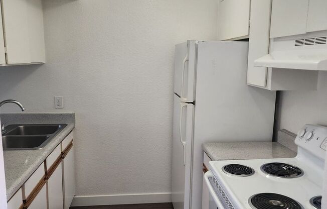 2 beds, 1 bath, 800 sqft, $1,100, Unit CASA-127