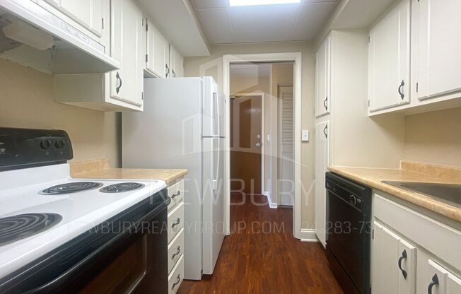 2 beds, 2 baths, 940 sqft, $975, Unit TH 208