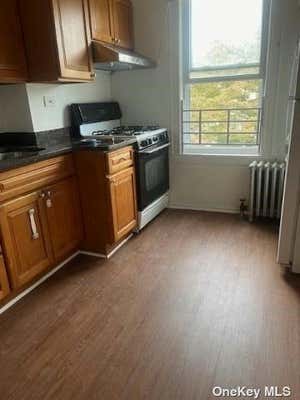 3 beds, 1 bath, $2,800