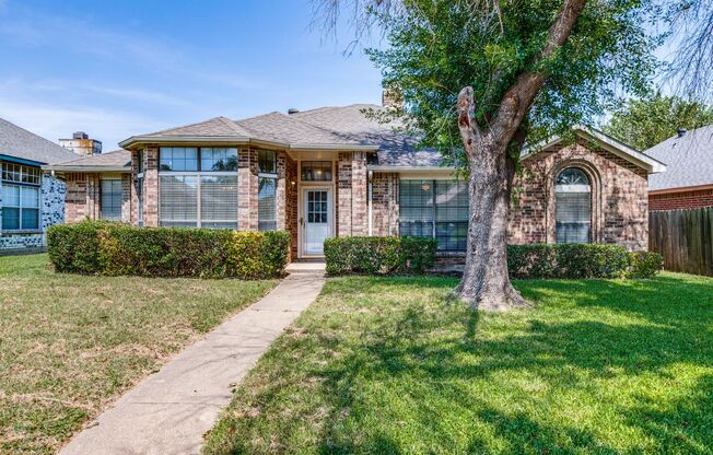 Lovely 3 Bedroom, 2 Bathroom Home in Mesquite!