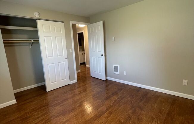 2 beds, 1 bath, 945 sqft, $1,575, Unit 052
