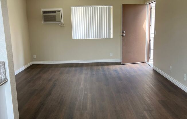 2 beds, 1 bath, 750 sqft, $2,100, Unit 25
