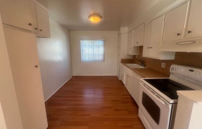 2 beds, 1 bath, $1,695, Unit D