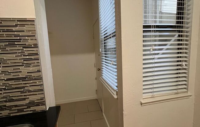 Studio, 1 bath, 346 sqft, $2,095, Unit 08