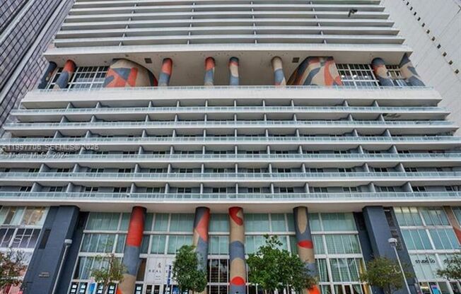 1 bed, 1 bath, 800 sqft, $3,400, Unit 50 Biscayne Blvd # 1907