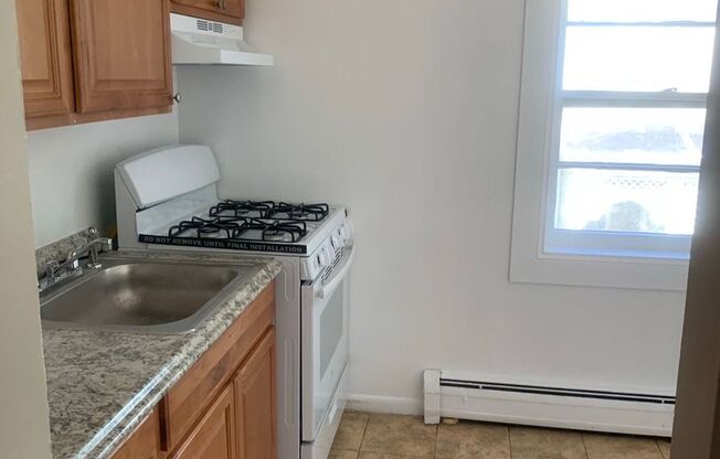 Studio, 1 bath, 450 sqft, $1,350, Unit B6