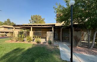 Cozy 3 Bedroom Townhome in Henderson