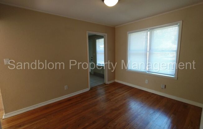 3 beds, 1 bath, $1,150