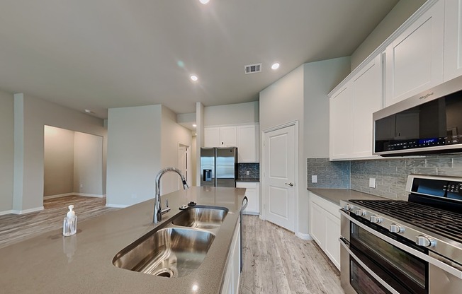 5533 BAKER CRK RD