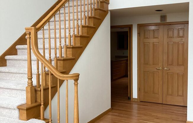 3bd/3.5ba in Summit Executive Neighborhood