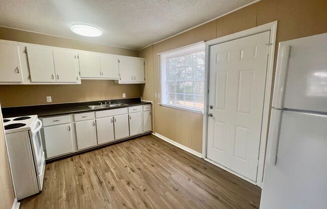 2 beds, 1 bath, 765 sqft, $995, Unit 615