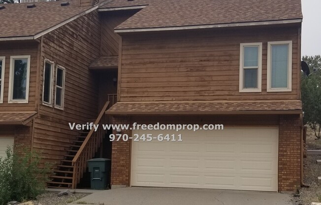 Lots of space in this 3 Bedroom 2.5 Bath Ridges Duplex