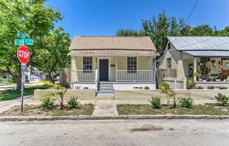 1002 E 15 AVE