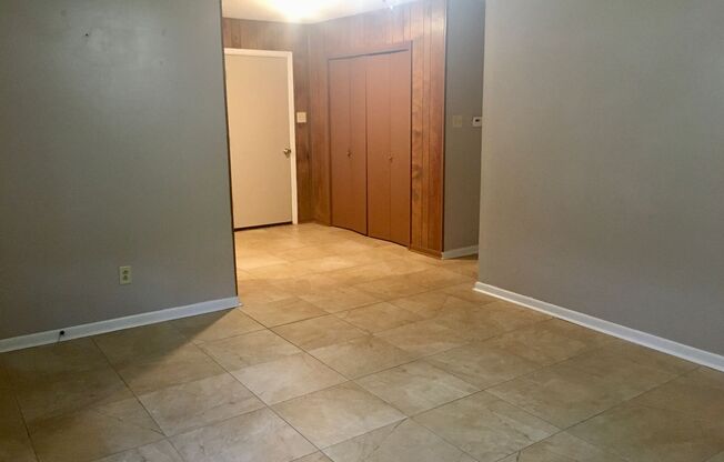 3 beds, 1 bath, $995