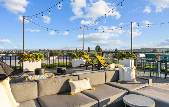 The Crew Apartments; A Green Lake Gem!
