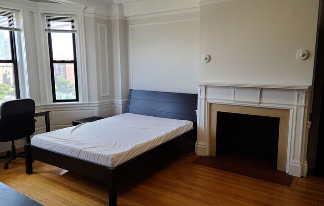 2 beds, 1 bath, $3,900, Unit #74