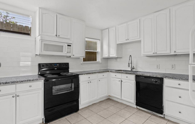 2 beds, 1 bath, $1,375, Unit #100