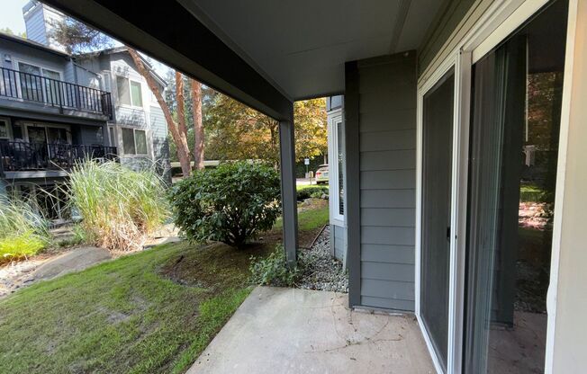 2 Bed 1 Bath Totem Lake Condo