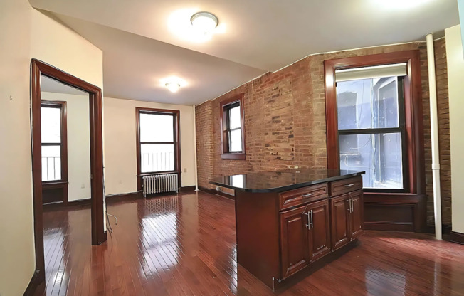 422 AMSTERDAM AVE