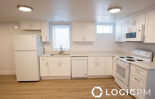 2 beds, 1 bath, 998 sqft, $1,350