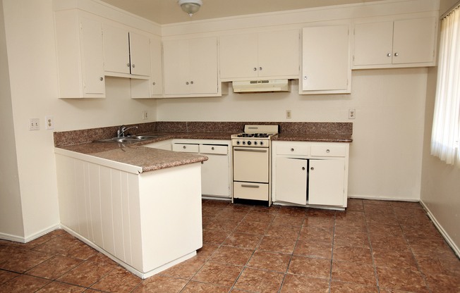 1104-1118 E. FRANKLIN AVENUE