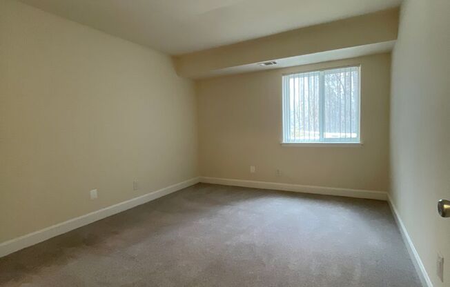 1 bed, 1 bath, 745 sqft, $1,550, Unit 14233 #A1