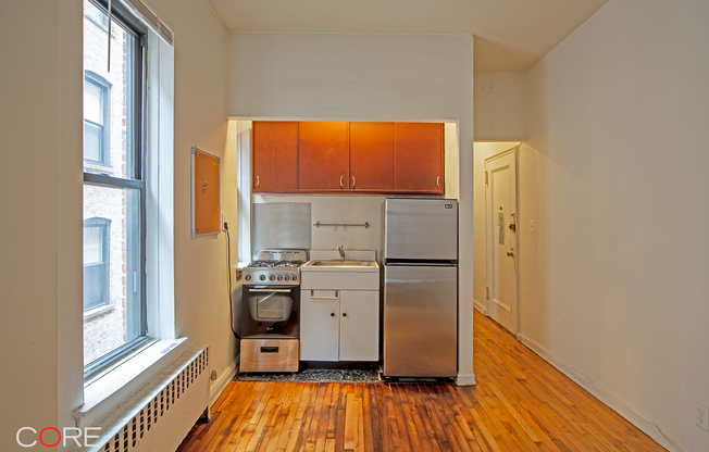 140 CLAREMONT AVE 