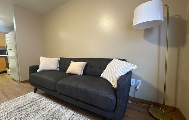 1 bed, 1 bath, 600 sqft, $1,200, Unit 211