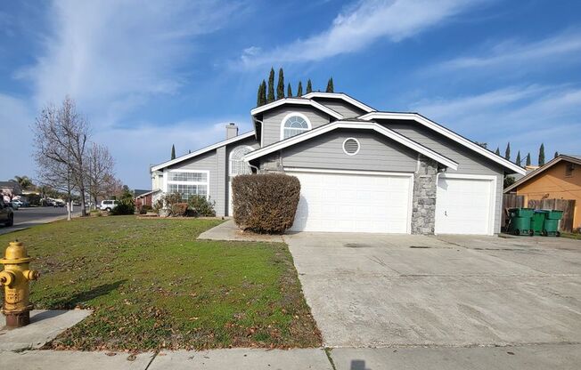 Beautiful home well maintained 4 Bedroom 3 Bath Home in North Stockton.