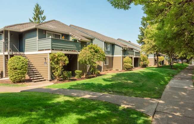 Kings Court Beaverton OR building exteriors facing street