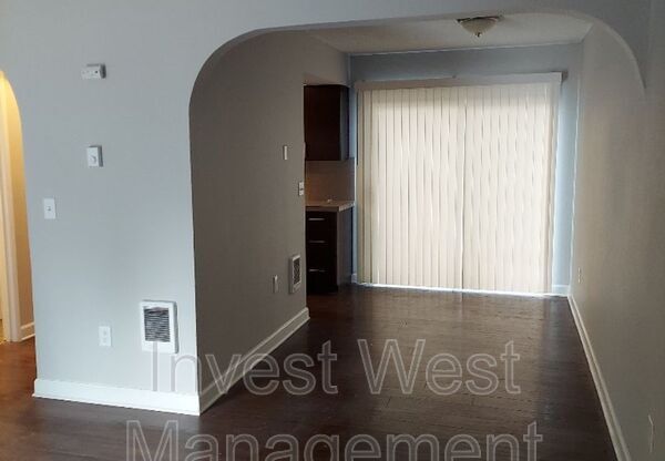 3021 E 20 ST