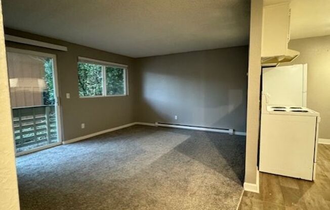 1 bed, 1 bath, 735 sqft, $1,995