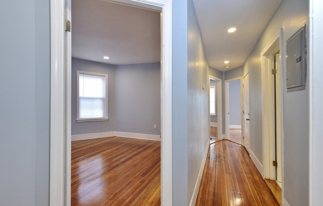 3 beds, 1 bath, 1,175 sqft, $3,100, Unit 2