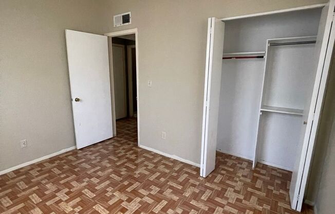 2 beds, 1 bath, $950