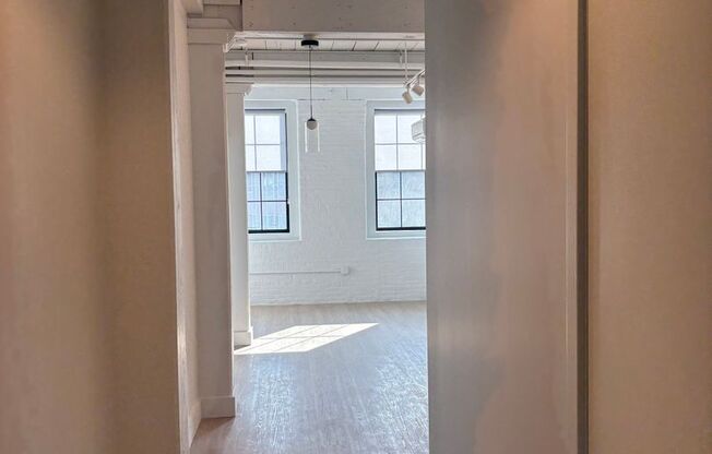 1 bed, 1 bath, 572 sqft, $2,100, Unit 606