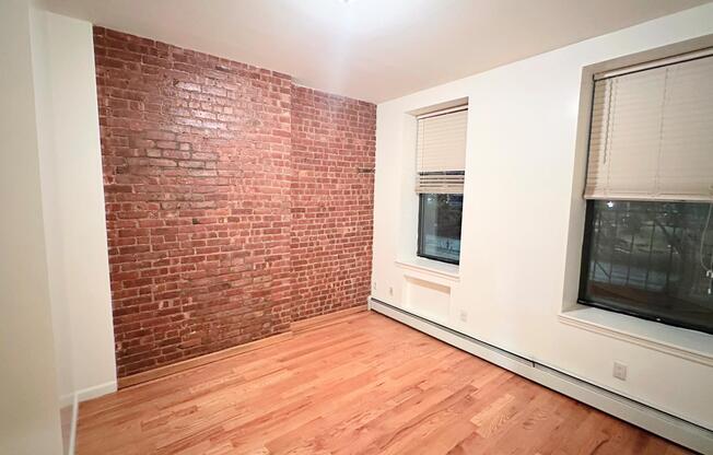 1 bed, 1 bath, $3,000, Unit 2F