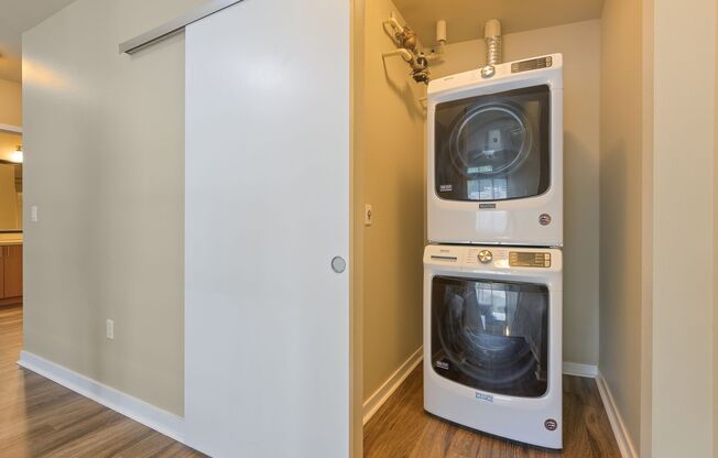 1 bed, 1.5 baths, 749 sqft, $1,995, Unit B037