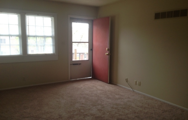 2 beds, 1 bath, $1,045